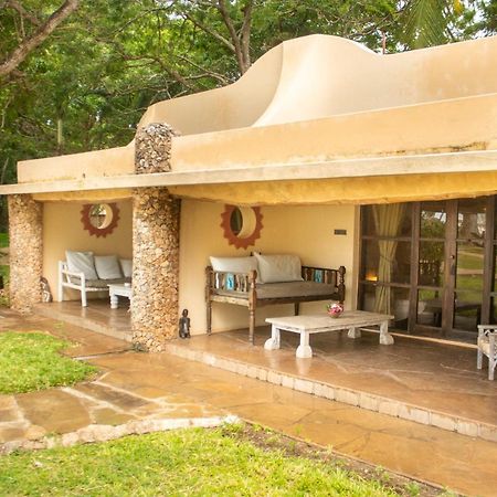 Eleven Pearl Boutique Hotel & Spa Diani Beach Luaran gambar