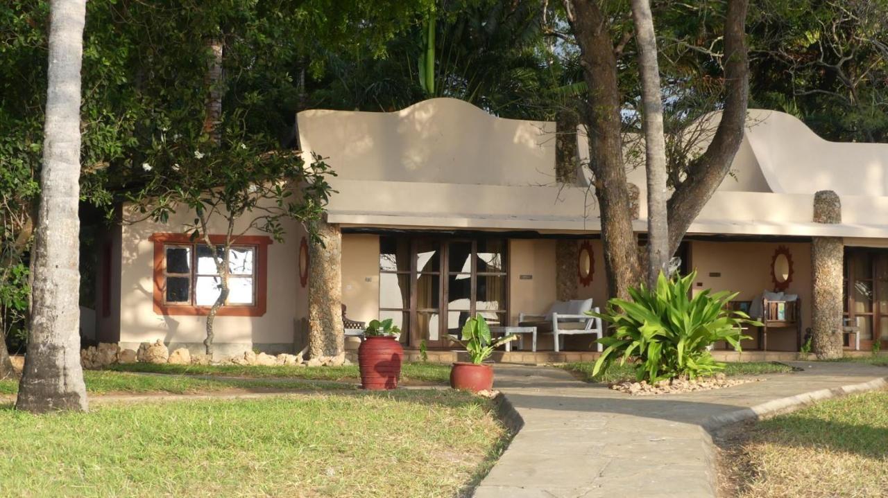 Eleven Pearl Boutique Hotel & Spa Diani Beach Luaran gambar